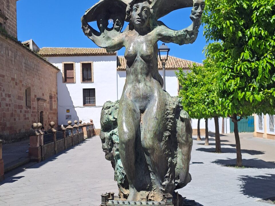 Escultura de la Plaza de Santa María de Andújar